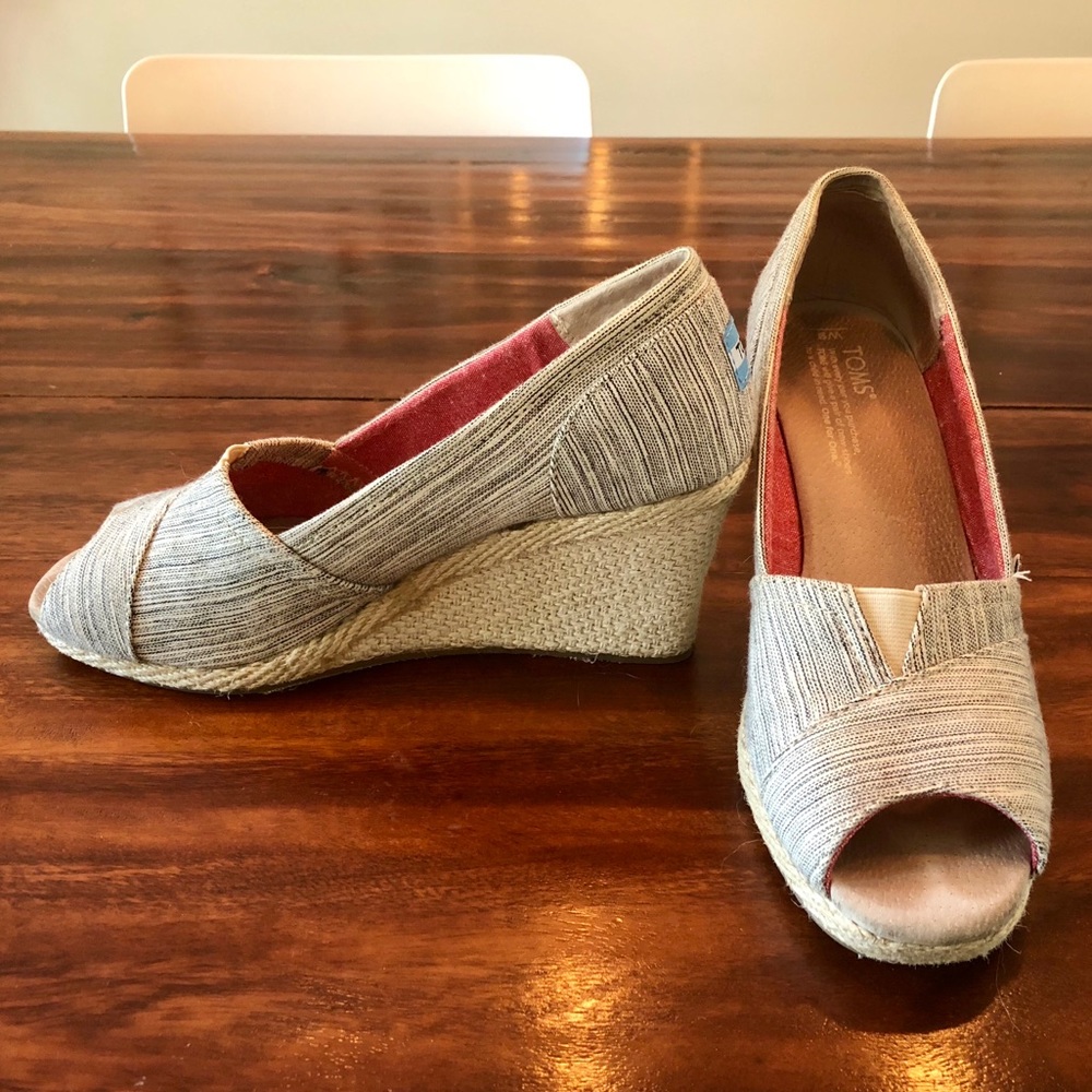 Tom’s wedge heels
